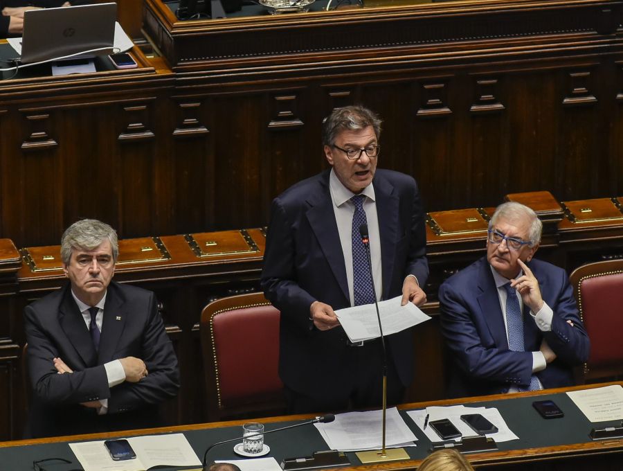 Giorgetti alla Camera annuncia l’attivazione della clausola di salvaguardia nazionale