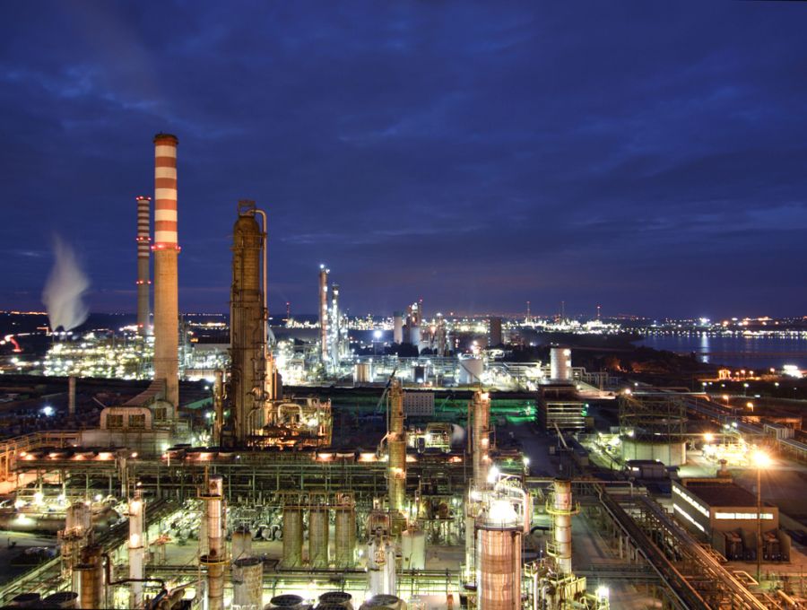 Petrolio, l’industria della raffinazione europea è in crisi