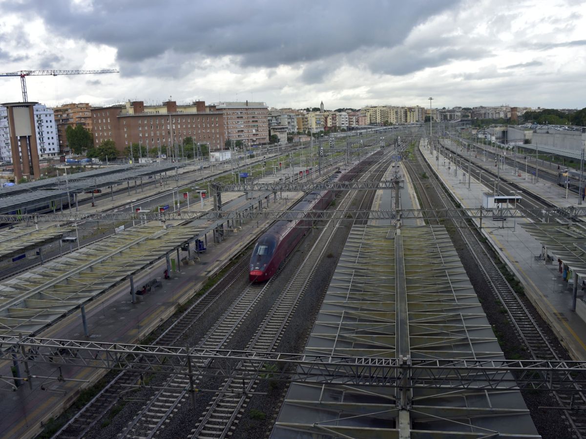 Ferrovie, cavi tagliati: circolazione ripresa dopo il danneggiamento sulla AV Napoli-Roma