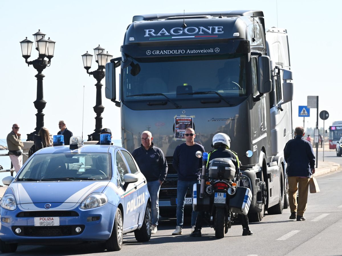 Il Sud bloccato dalla protesta dei tir, dal caro gasolio agli scaffali vuoti