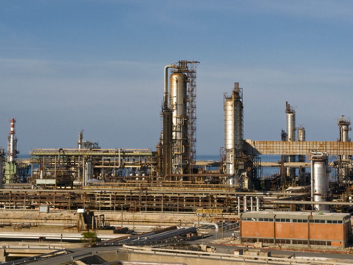 Priolo, la grande raffineria italiana che tutti vogliono comprare