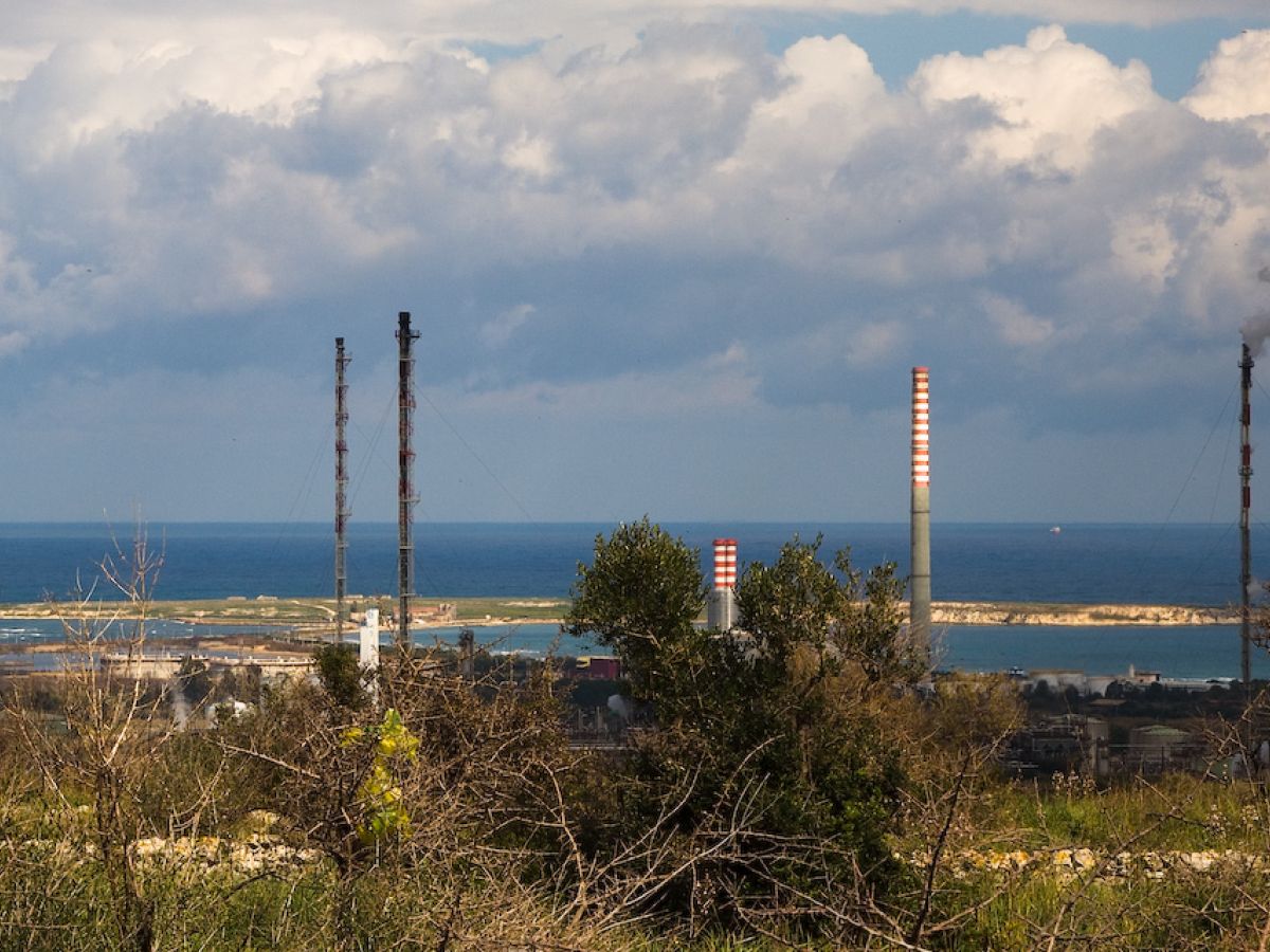 Priolo, la grande raffineria cambia padrone: Ludoil firma l’accordo con GOI Energy