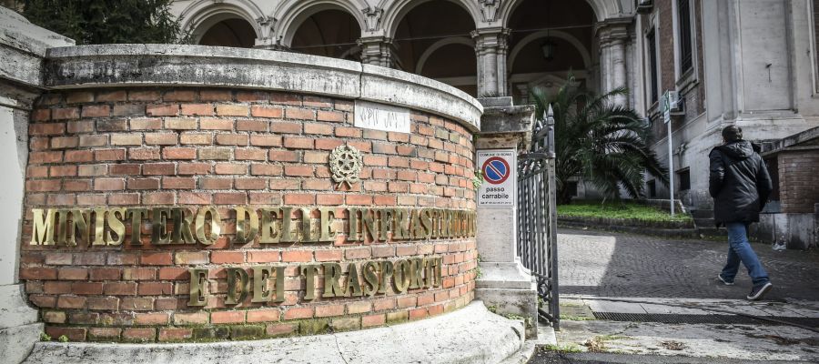 Ferrovie, Salvini convoca i vertici al MIT