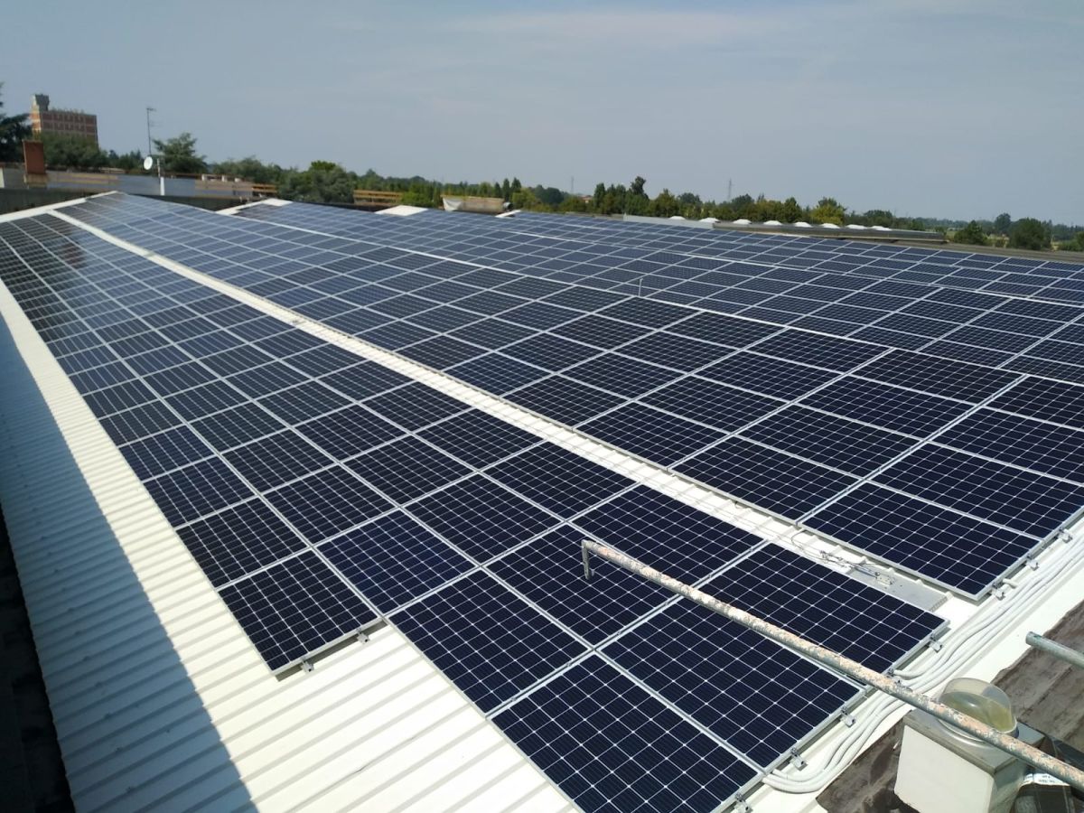 Commissione Ue-Bei: 1,8 mld di nuovi investimenti nell’energia pulita, oltre 20 mld in 5 anni