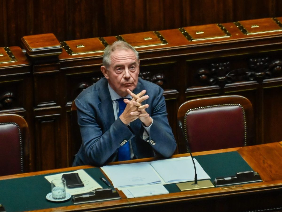 Ex Ilva, Urso: “Decarbonizzazione è vincolo ineludibile”