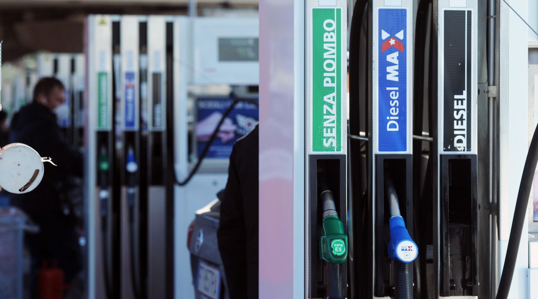 Crisi energetica, il governo proroga il taglio delle accise ma cambia le regole
