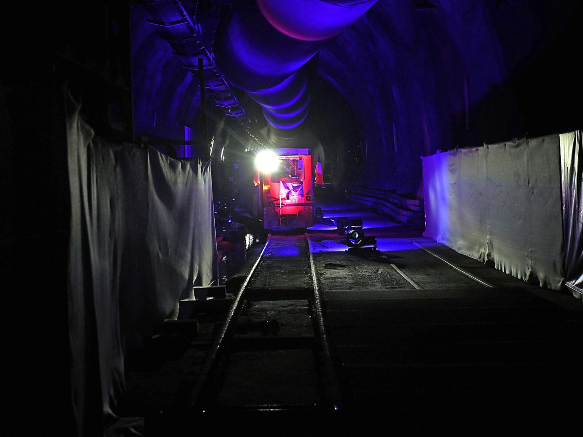 Il tunnel più lungo del mondo scava sotto le Alpi. Storia, numeri e futuro della Galleria di Base del Brennero