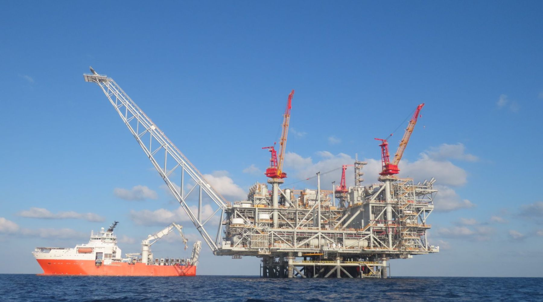 Follow the Oil: il nuovo ordine mondiale di Trump tra blitz e barili