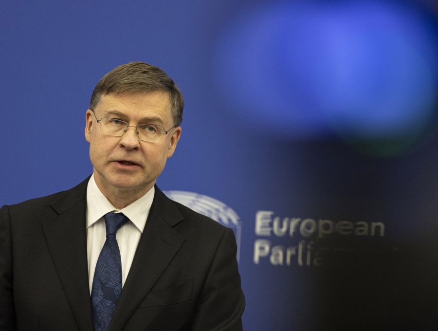 Dal G7 di Parigi a Cipro, Roma cerca alleati ma Bruxelles non cede