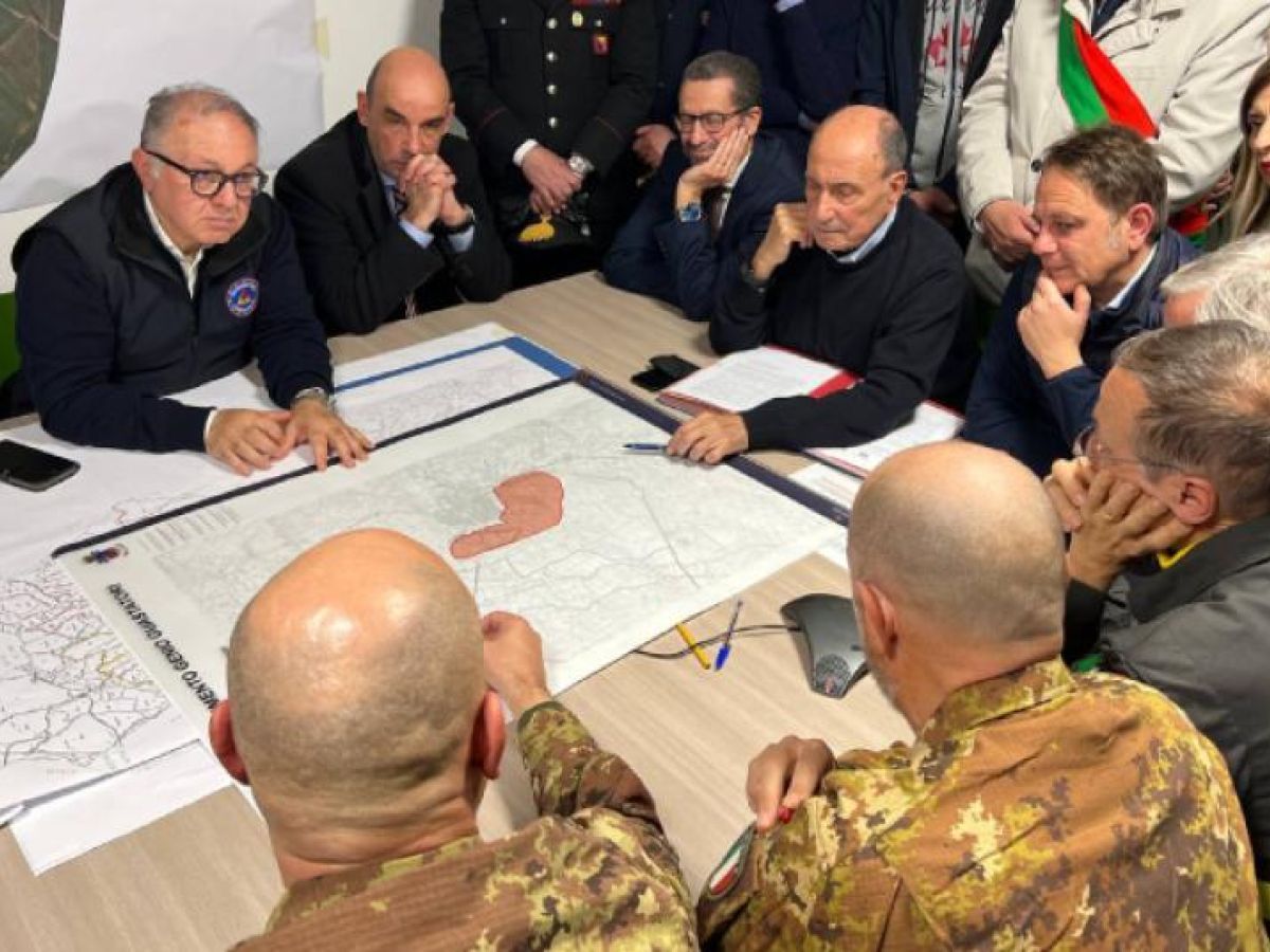 Schifani consegna alloggi sfollati Niscemi: atti concreti per emergenza frana