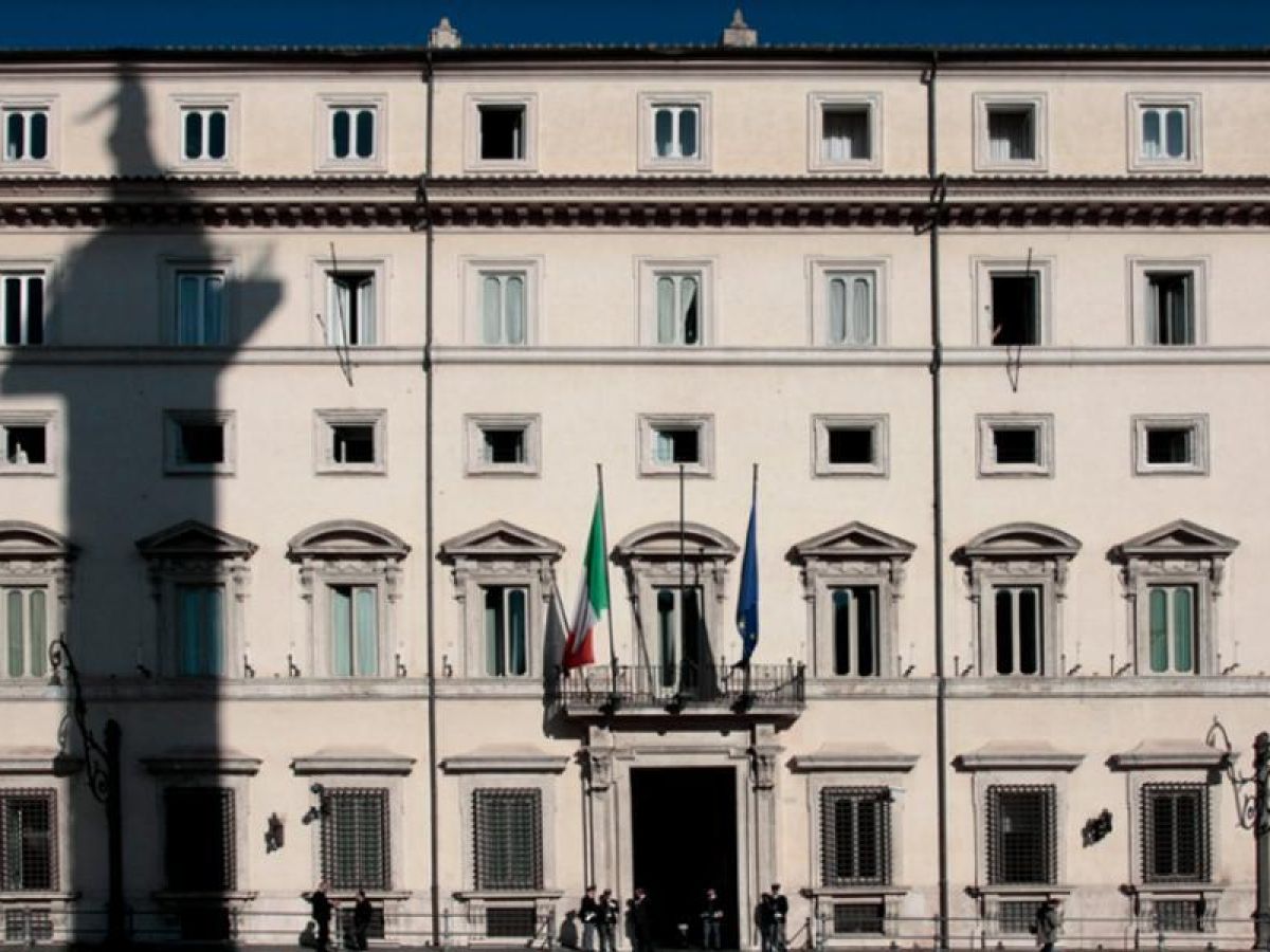 Cdm: ok alla riforma dell’edilizia. Mit: “Niente interventi sugli abusi del passato”