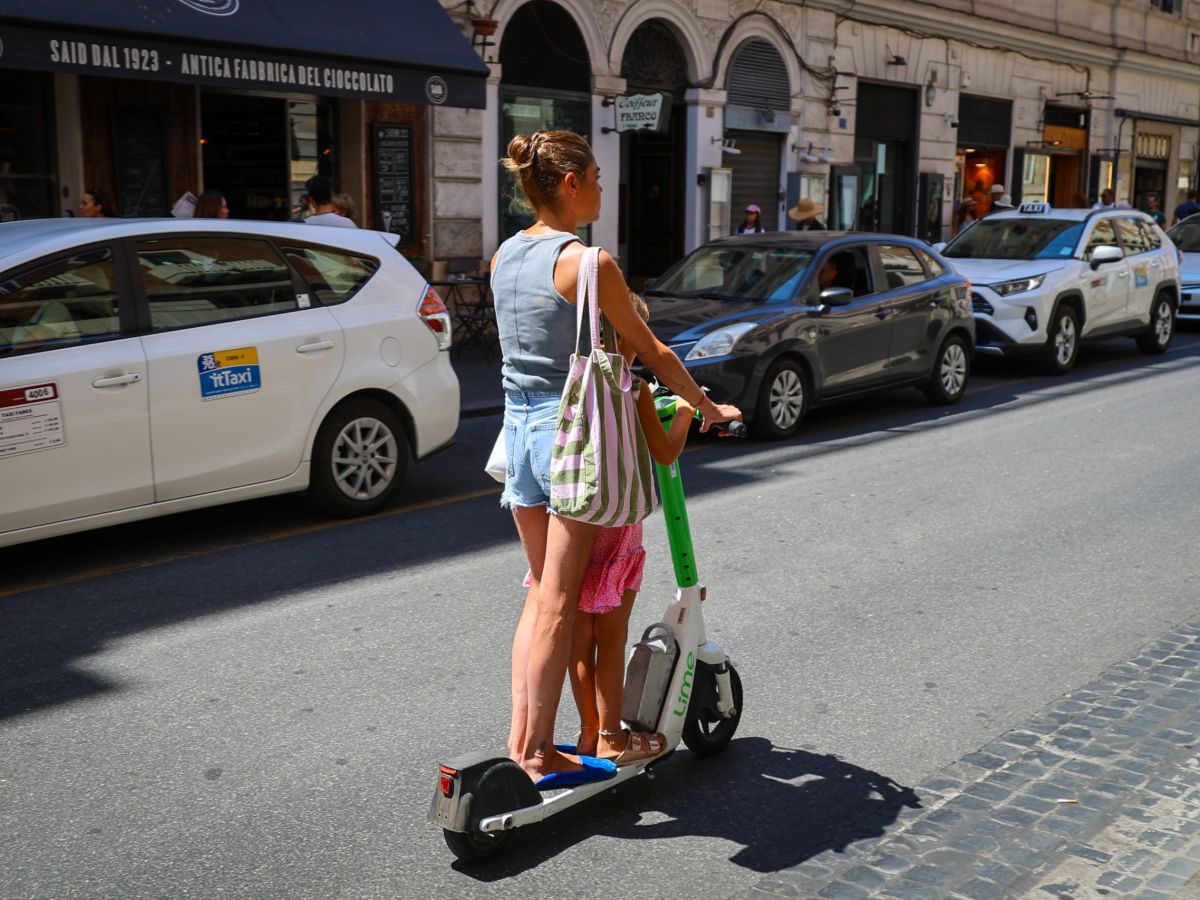 Roma, mobilità dolce: l’Antitrust sanziona le società di monopattini e bike sharing