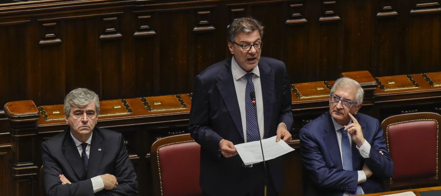 Giorgetti alla Camera annuncia l’attivazione della clausola di salvaguardia nazionale