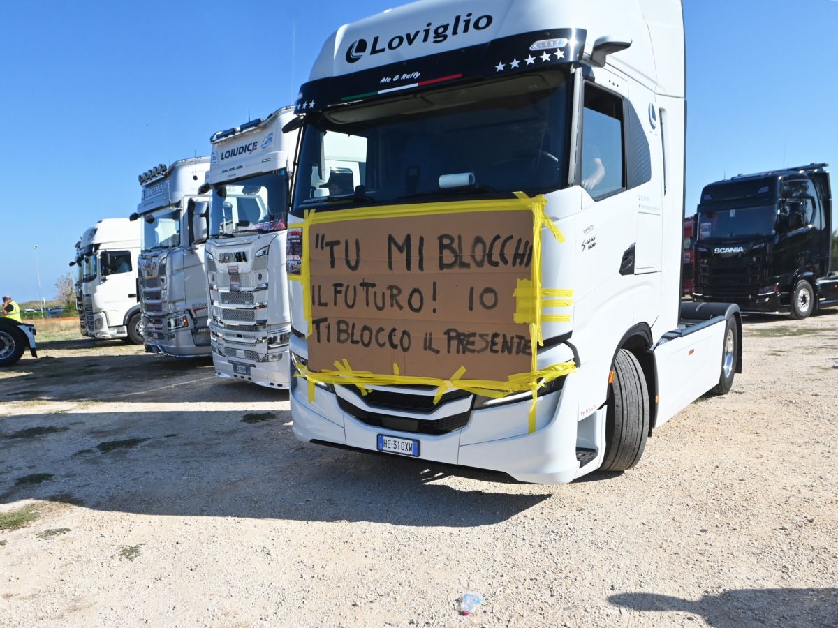 Autotrasporto, la Sicilia riparte ma nel resto del Sud i blocchi restano fino al 27