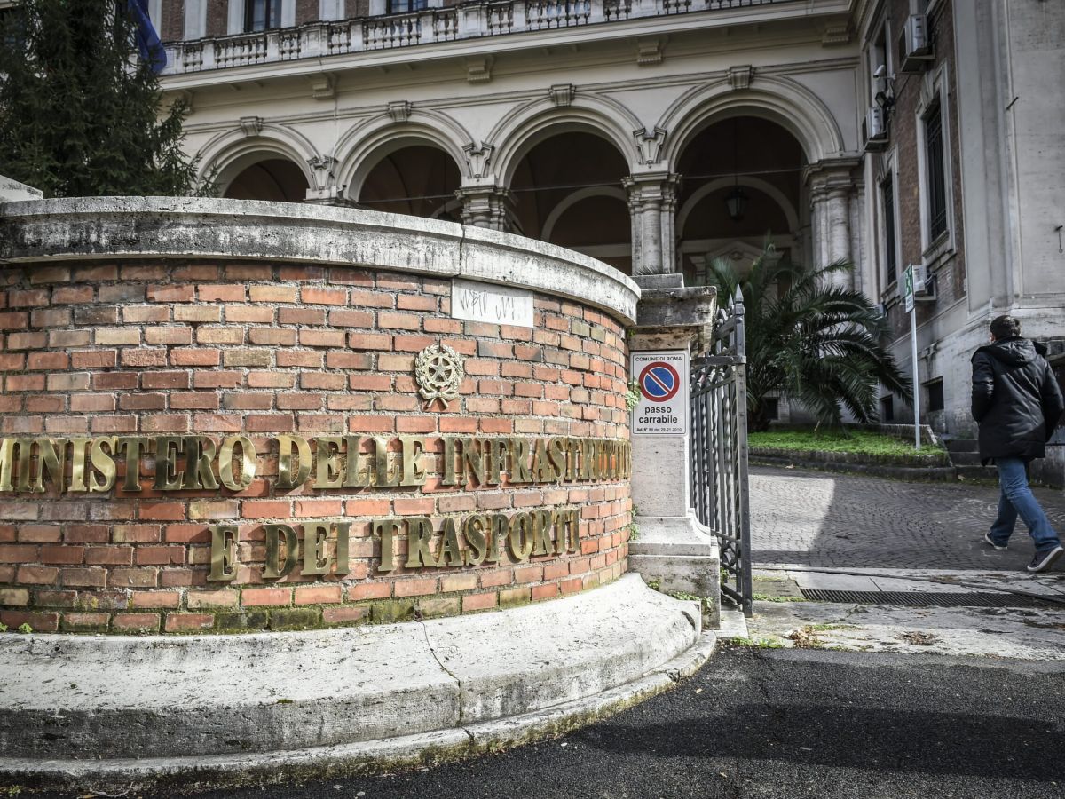 Ferrovie, Salvini convoca i vertici al MIT