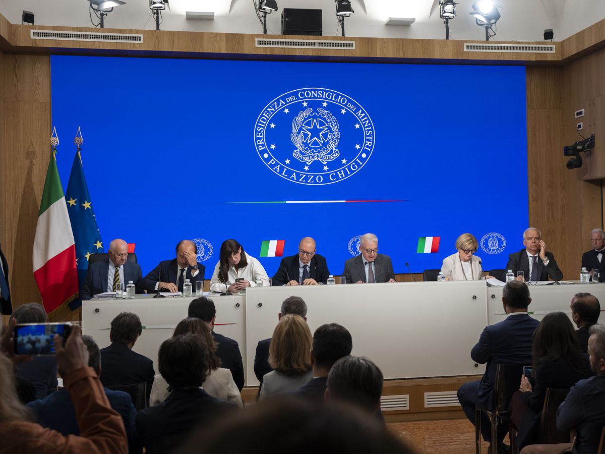 Il governo vara i decreti sull’intelligenza artificiale. L’Italia prima in Europa