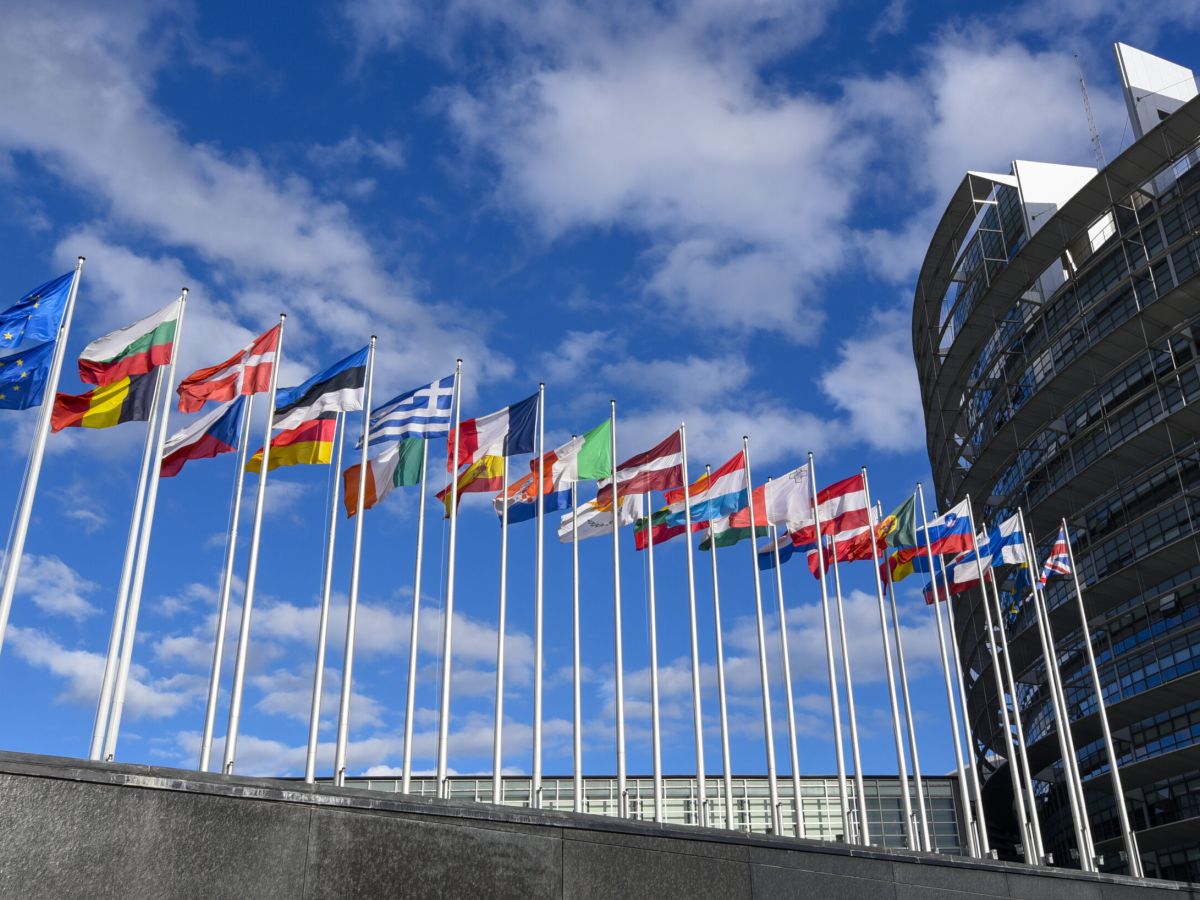 Commissione europea, adottato un quadro temporaneo per aiutare i settori colpiti dalla crisi in Medio Oriente