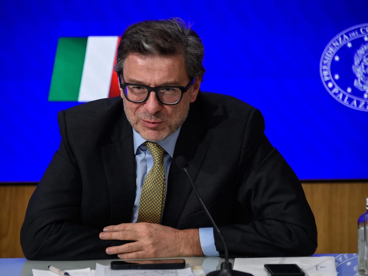 Giorgetti: “La storia dei tagli è un fake”