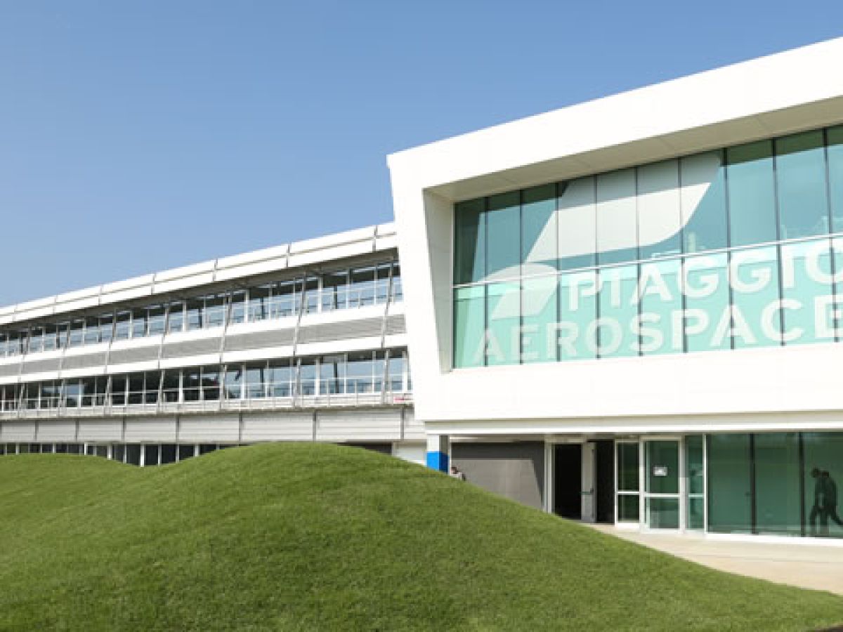Piaggio Aerospace rilanciata dal governo: Rixi celebra eccellenza aerospazio ligure ad Albenga