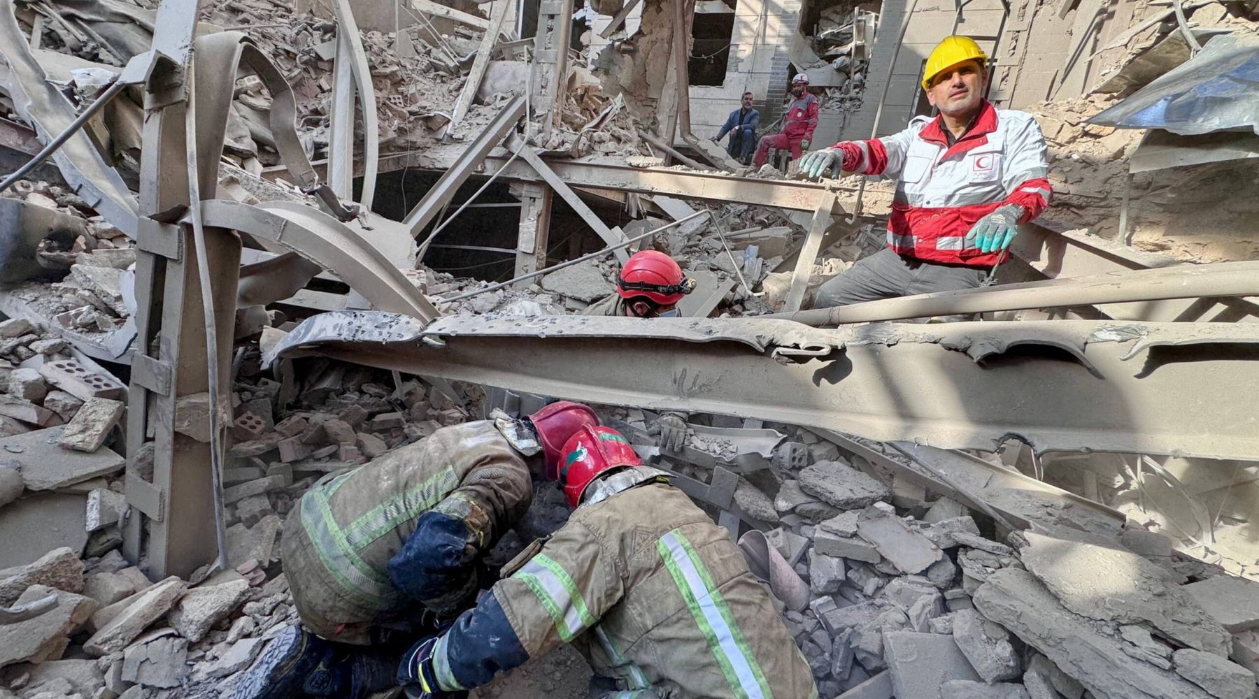 Medio Oriente sospeso: due tregue e mille incognite