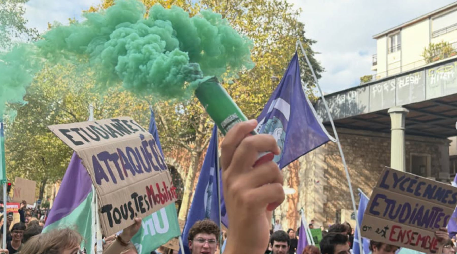 Francia, la rivolta dei licei diventa un caso politico