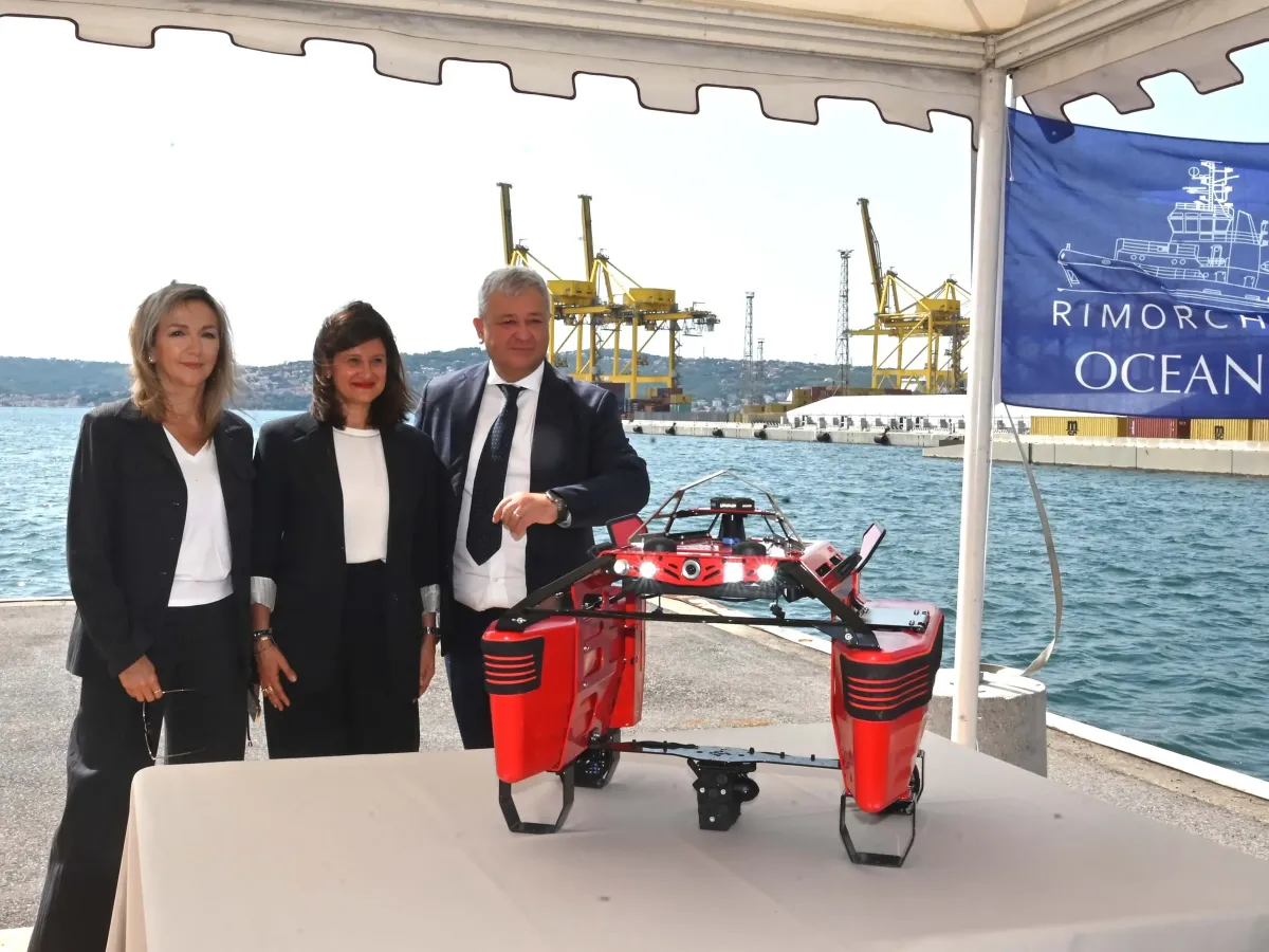 Trieste: rinnovato l’accordo tra Siot e Ocean, droni all’avanguardia contro l’inquinamento in mare