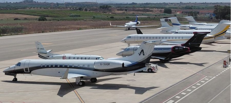 Crisi energetica: carburante razionato in quattro aeroporti, l’Italia cerca alleati nel Golfo
