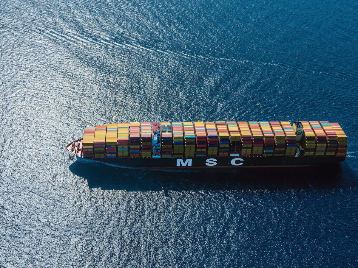 Hormuz, l’Iran sequestra navi e incassa pedaggi mentre i negoziati affondano