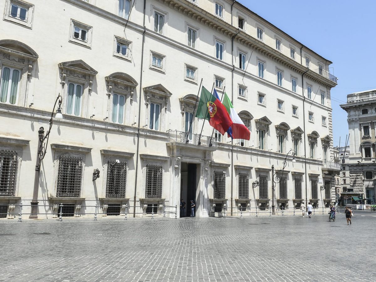 Carburanti, Governo al lavoro sul caro prezzi. Al vaglio anche ipotesi accise mobili