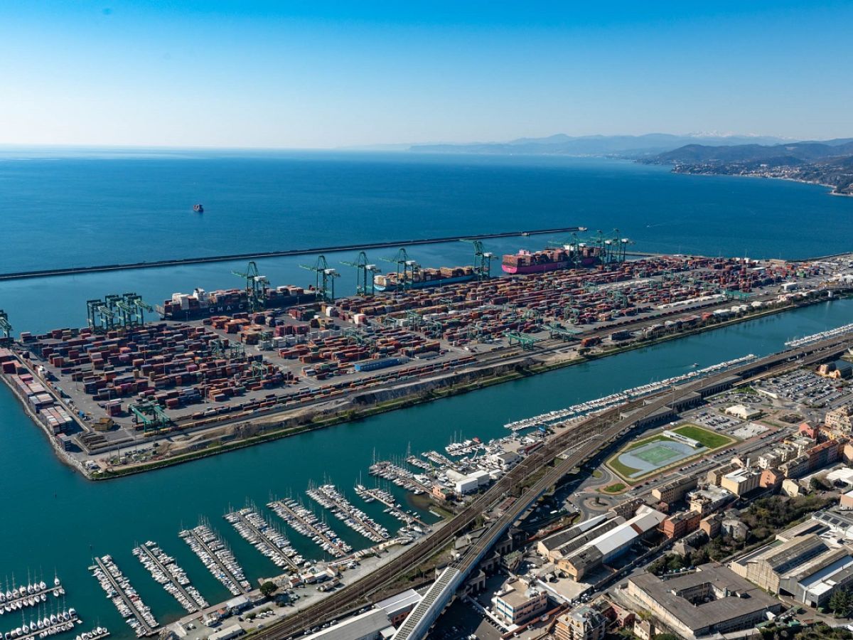 Porti: 1 miliardo di investimenti privati da Singapore a Genova, modello replicabile per la blue economy