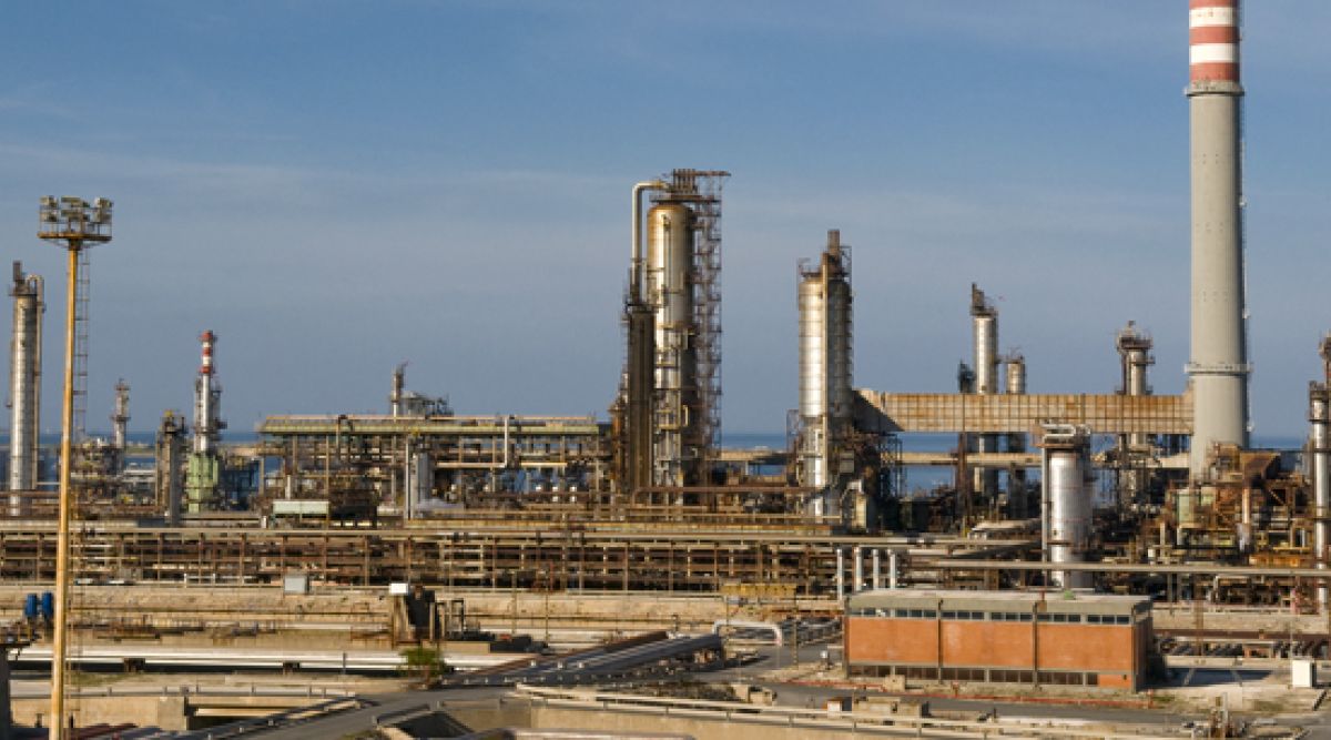 Priolo, la grande raffineria italiana che tutti vogliono comprare