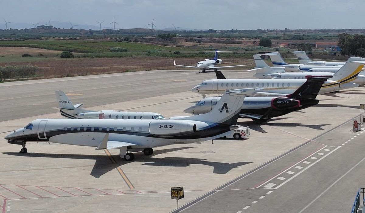 Crisi energetica: carburante razionato in quattro aeroporti, l’Italia cerca alleati nel Golfo