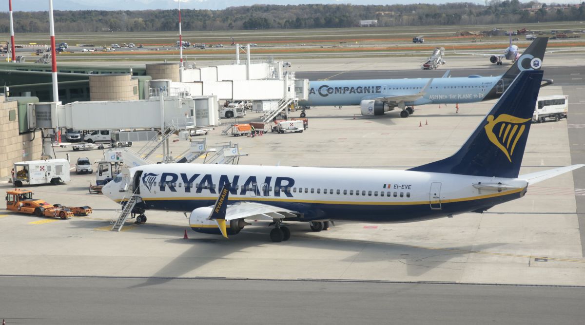 Cherosene razionato, ora sono sei gli aeroporti in difficoltà: estate a rischio