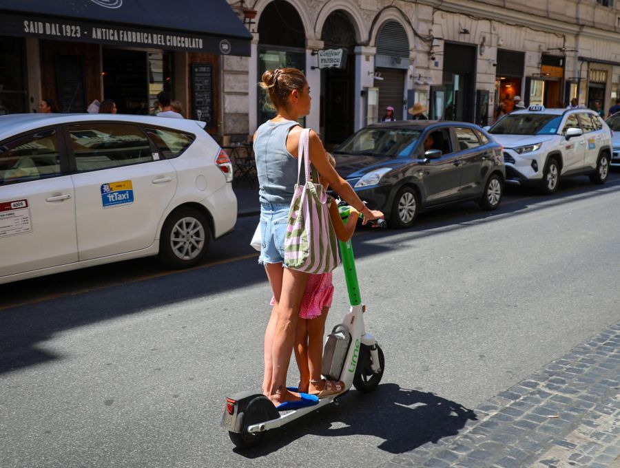 Roma, mobilità dolce: l’Antitrust sanziona le società di monopattini e bike sharing