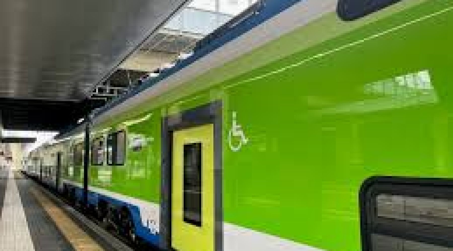 Trenord, “Community” premia chi viaggia in treno: 47mila iscritti e 13 milioni di kg di CO2 risparmiate