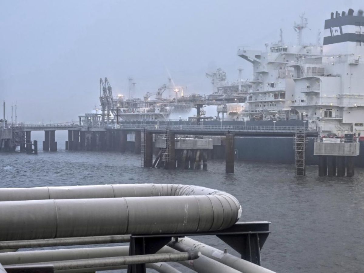 Gas: l’Unione Europea vota l’addio alla Russia, stop entro il 2027