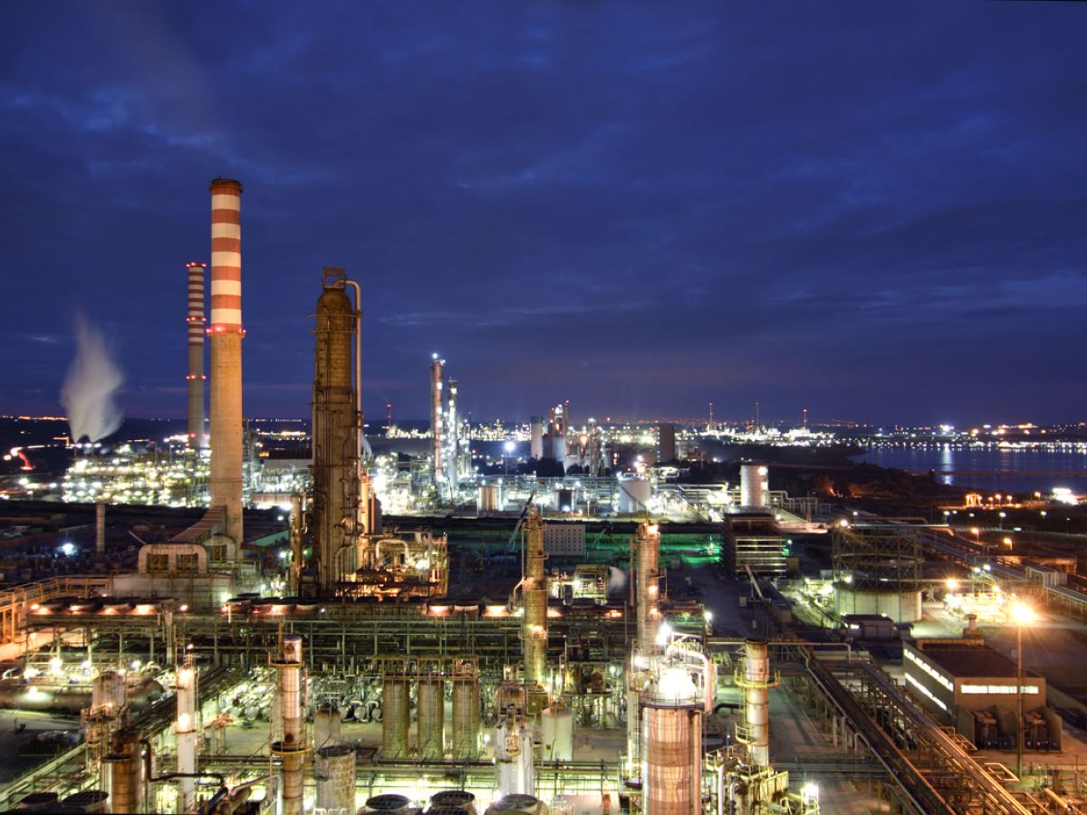 Petrolio, l’industria della raffinazione europea è in crisi