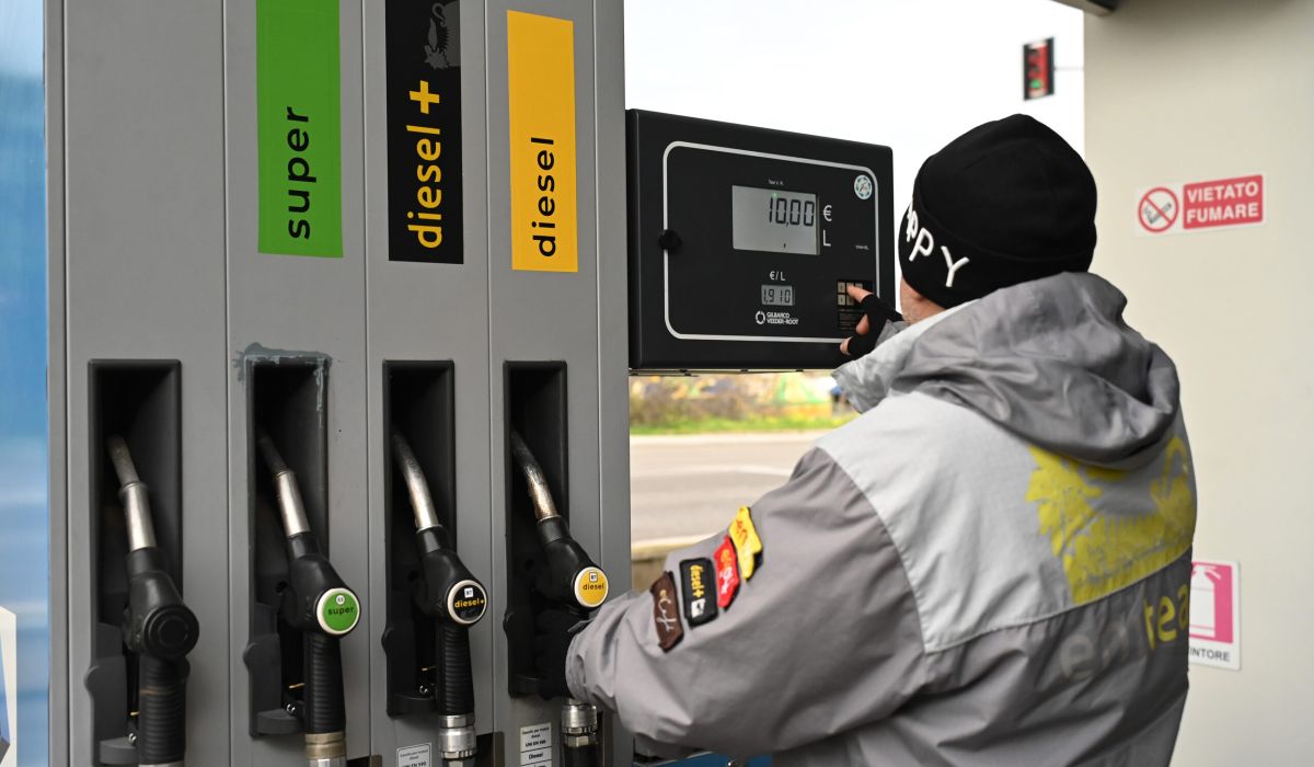 Accise prorogate fino al 30 aprile: i pro e i contro del nuovo decreto carburanti