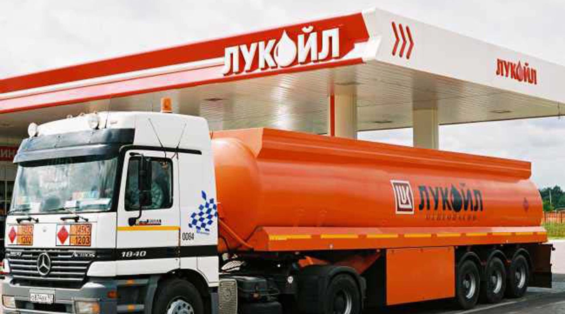 Il carburante mette al tappeto Mosca, che rilancia con la flotta ombra