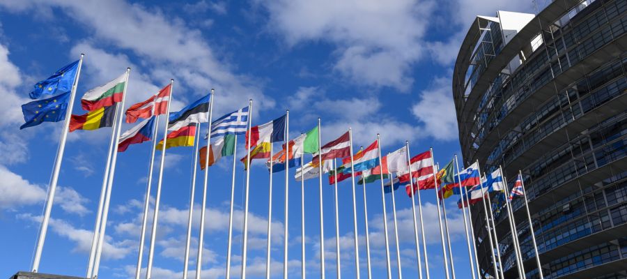 Commissione europea, adottato un quadro temporaneo per aiutare i settori colpiti dalla crisi in Medio Oriente