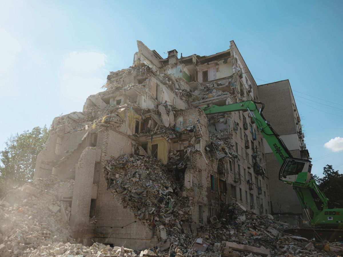 Raid russi su Kiev, 12 morti. Un drone in Romania, la Polonia si allerta
