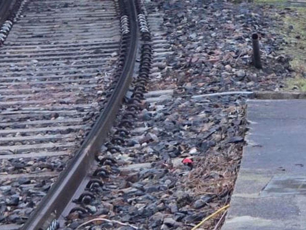 Sabotaggi Ferroviari in Aumento: La Lega Chiede Fermezza contro Attacchi alla Rete Italiana