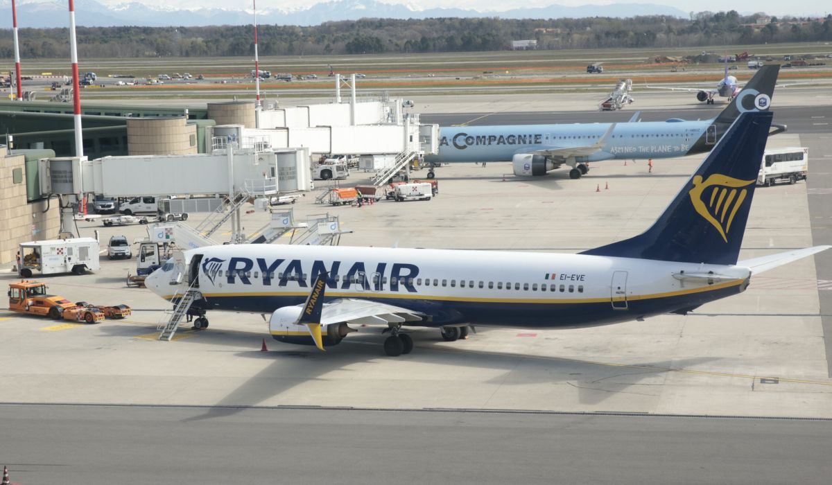 Cherosene razionato, ora sono sei gli aeroporti in difficoltà: estate a rischio