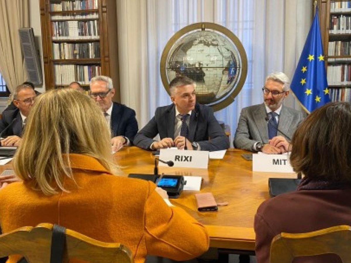 Sicurezza marittima, Mit convoca il Cism: focus sul rilancio del traffico via Suez